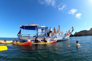 Privat båd- og kajaktur med snorkeleventyr (Alvor)