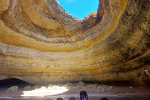 tour en bateau privé aux grottes de benagil