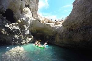 アルガルヴェ：ベナギル洞窟カヤックツアー
