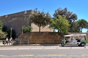 Lagos: Old Town, New Town, and Beaches Tuk Tuk Tour