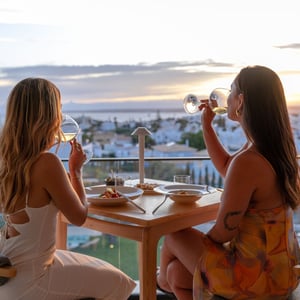 Sonnenuntergangsdinner im Vino by Paper Moon