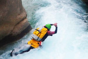 アリカンテ：エストレ・デ・レ・ペニェス渓谷キャニオニングツアー