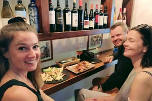 Alicante: Tour gastronomico a piedi con degustazione di vini e tapas