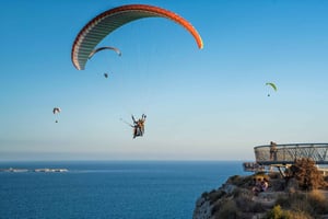 Paraglidingavontuur in Santa Pola of Agost vanuit Alicante in een privébusje