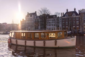 Amsterdam: 2-Hour Luxury Canal Cruise with Snacks & Drinks