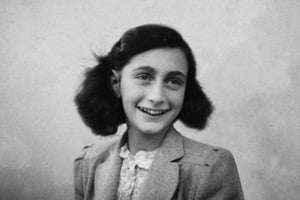 Amsterdam: Guided Anne Frank Small-Group Walking Tour