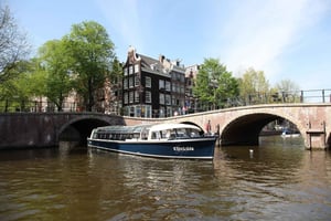 Amsterdam: 75 minutters kanalcruise med audioguide