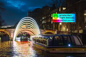 Amsterdam: Lysfestivalcruise på oppvarmet båt + varm sjokolade