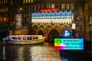 Amsterdam: Kanalrundfart under lysfestivalen med ubegrænsede drikkevarer