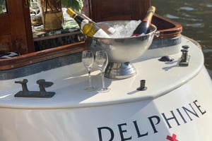 Amsterdam: Private Dinner Cruise with Guide and Wine