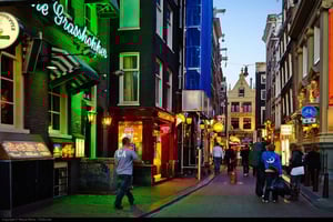 アムステルダム：プライベートな歓楽街とグルメツアー