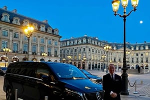 Paris: Luxuriöser Mercedes-Transfer nach Amsterdam