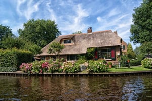 Private Tour of Giethoorn (Dutch Venice) & Batavia Land