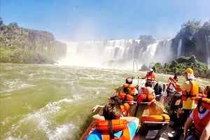 Cascate brasiliane e argentine con Great Adventure in barca