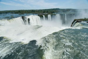 Von Foz do Iguaçu: Argentinische Wasserfälle Tour mit Abholung