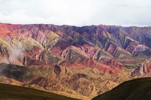 Van Jujuy: Serranías de Hornocal met Quebrada de Humahuaca