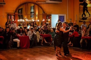 Experiencia privada de tango local con clase y traslados