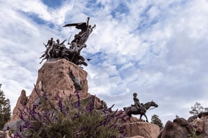 Mendoza: tour della città con degustazione di vini e pranzo