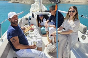 Tour in barca a vela del lago Potrerillos con vino e formaggio