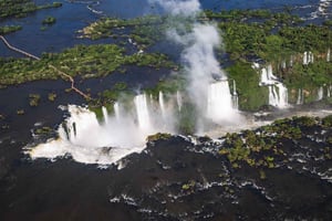 Puerto Iguazú: 2-tägige Iguazú-Wasserfall-Tour mit Boot & Flug