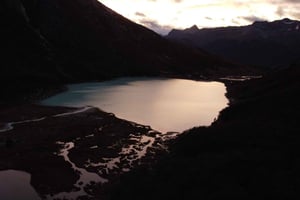 Ushuaia: Laguna Esmeralda Trekking Tour By Night