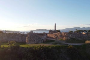 Égine : musée archéologique, temple d'Apollon et centre-ville