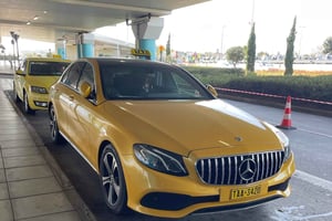 Athen: Privater Transfer vom Flughafen zum Hafen von Piräus