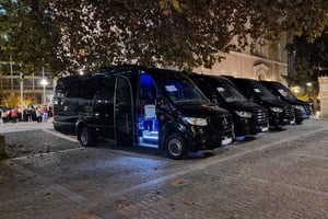 Transfer aeroportuale a Atene città facile in furgone e minibus