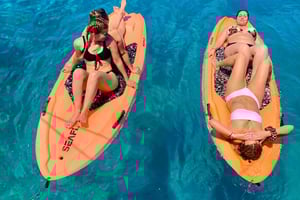 Atene: Gita in barca a vela privata di un'intera giornata con pasti e bevande