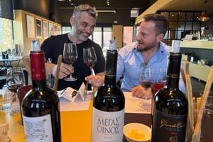 Athens: Night Walking Tour and Wine Tasting