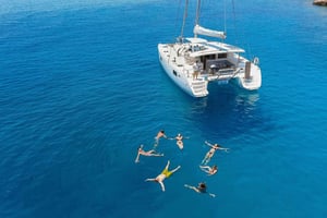 Athens: Riviera Catamaran Cruise with Meal and Drinks