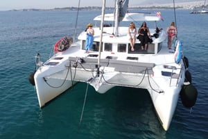 Atene: tour in catamarano sulla Riviera con pasto fresco e bevande