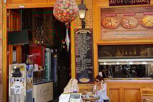 Frühstück auf dem Markt mit Olivenöl- und Honigverkostung