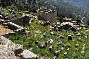 From Athens: Delphi and Arachova Private Tour