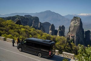 Fra Athen: Dagsudflugt til Meteora-klosteret med tog og bus