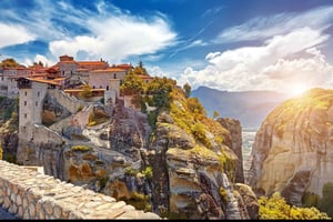 De Atenas: Excursão particular de dia inteiro a Meteora e Kastraki