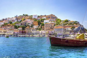 From Athens: Saronic Islands Full-Day Cruise with VIP Seats
