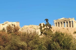 El guía grecoamericano Temístocles te lleva de tour por Atenas y/o Corinto