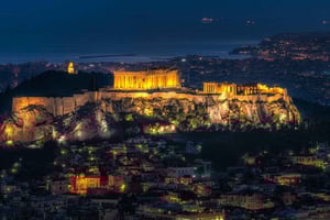 夜のアテネを満喫！グルメと静寂を楽しむウォーキングツアー