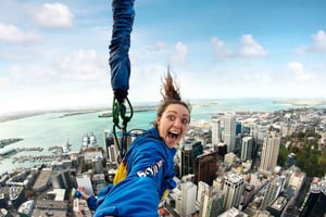 Auckland: SkyJump met toegangsbewijs voor de Sky Tower