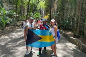 Nassau: E-Scooter Tour with Food Tasting and Local Drinks