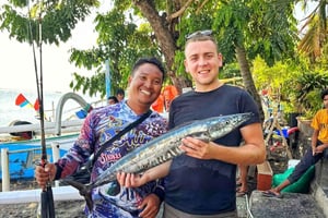 Amed, Bali: barracuda-vistocht met traditionele jukung