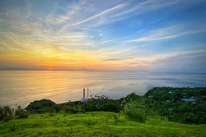 Amed: spacer o świcie na wzgórze Mencol z widokiem na ocean