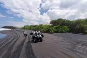 ATV-tur på Bali og solnedgangstur til Tanah Lot