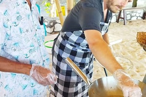 バリ島：パンダワビーチを眺めながらのバリ料理教室をお楽しみください