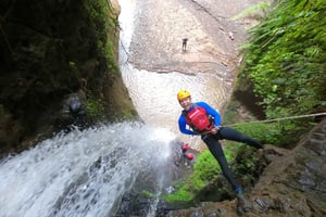 Bali: Gitgit Canyon Canyoning Trip with Breakfast and Lunch