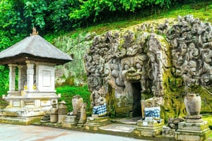 Bali: Goa Gajah, Ubud Market, and Woodcarving Tour