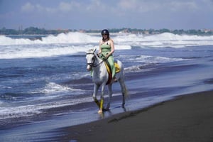 Bali: Reiten am Sanur Beach mit Transport