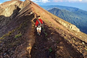 Bali: Excursão de trekking ao nascer do sol no Monte Agung via Templo Besakih