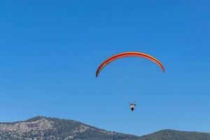 バリ島：ニャンニャンビーチでタンデムパラグライダー体験をお楽しみください